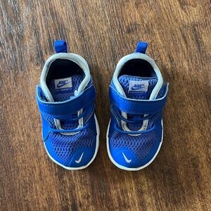 Nike blue boys sneaker size 5C with Velcro and laces
